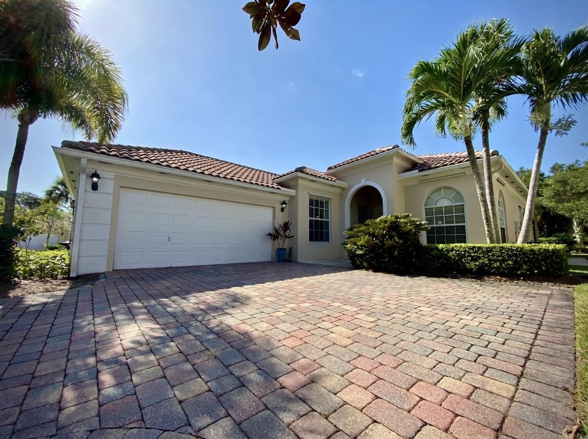 West Palm Beach House: 10799 Wharton Way