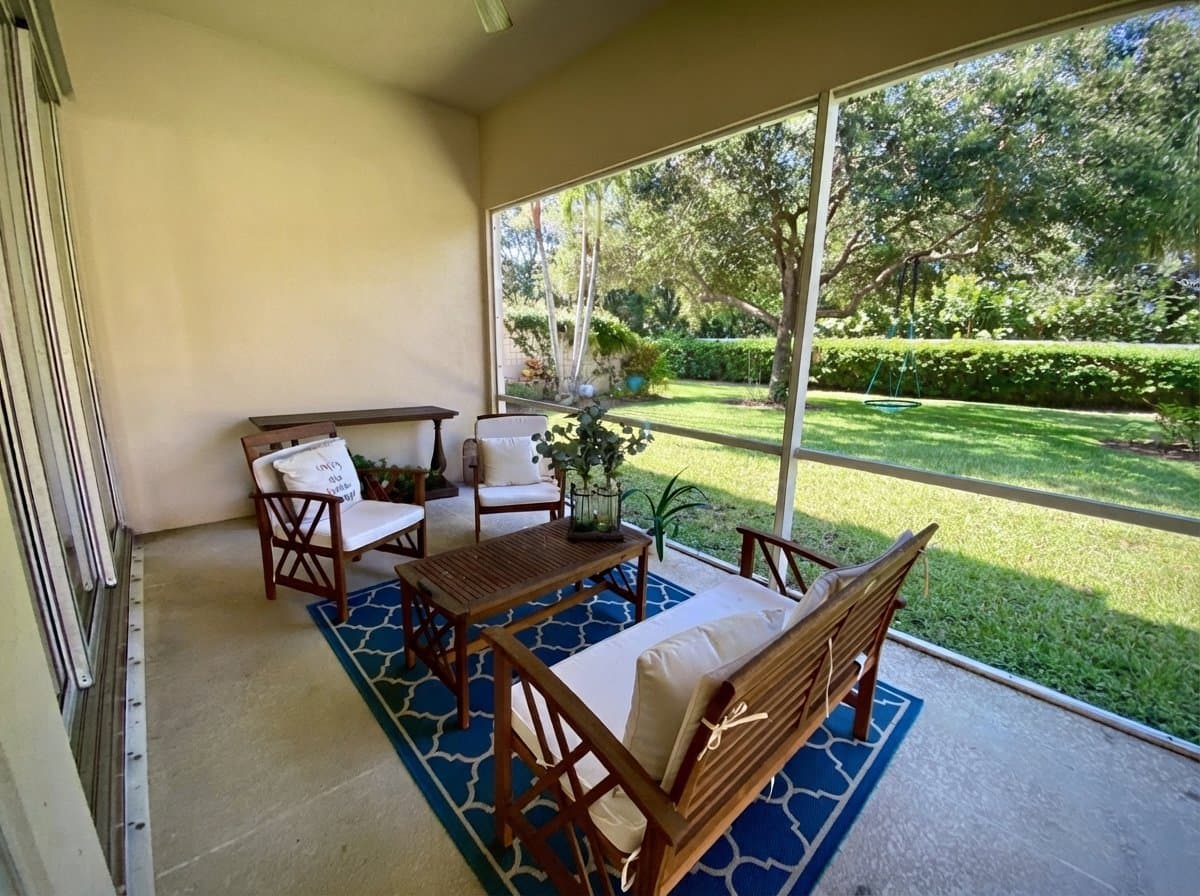 West Palm Beach House: 10799 Wharton Way