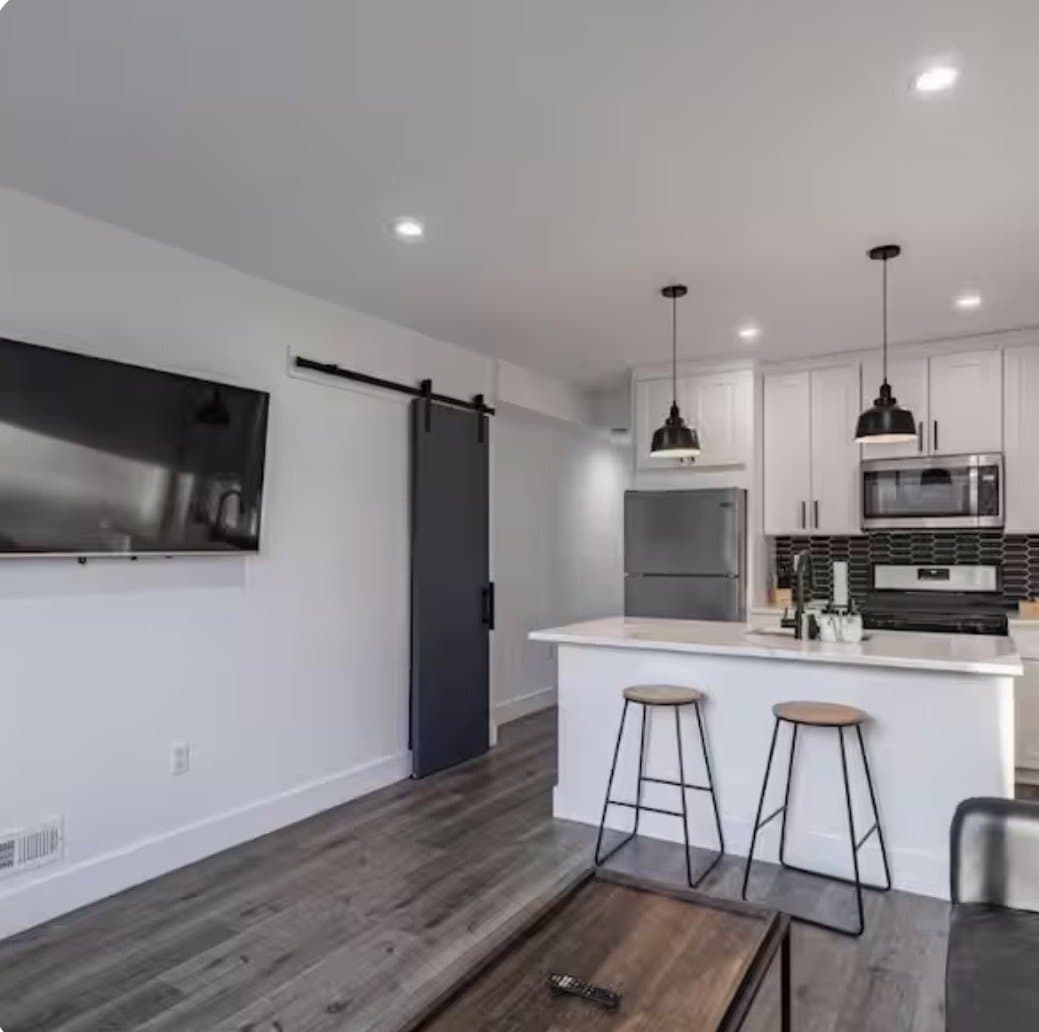 Washington Apartment: 1530 Neal St NE