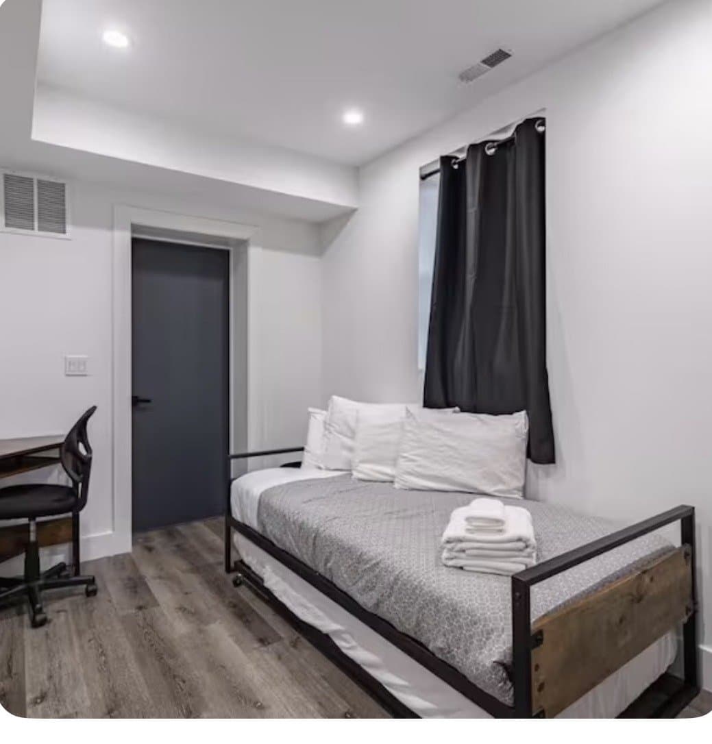 Washington Apartment: 1530 Neal St NE