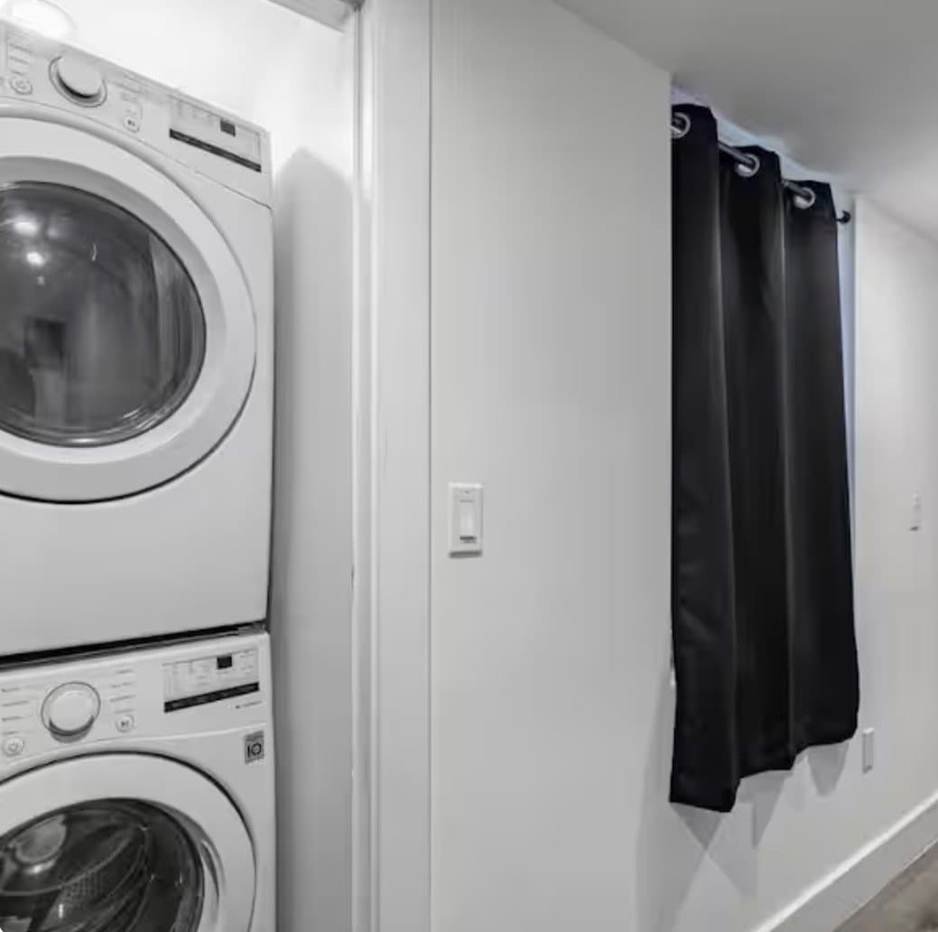 Washington Apartment: 1530 Neal St NE
