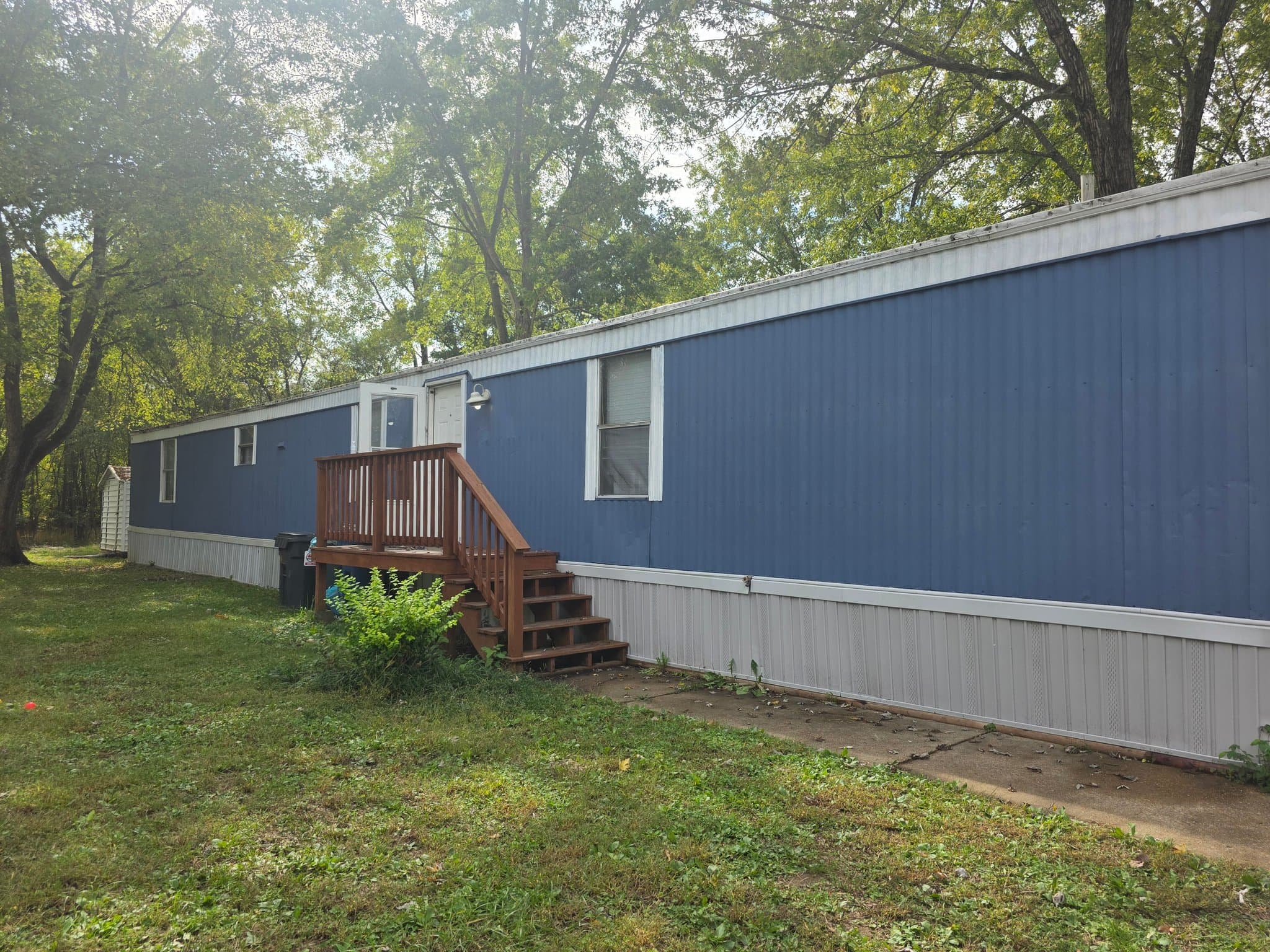 Cedar hill House: 8414 village green dr