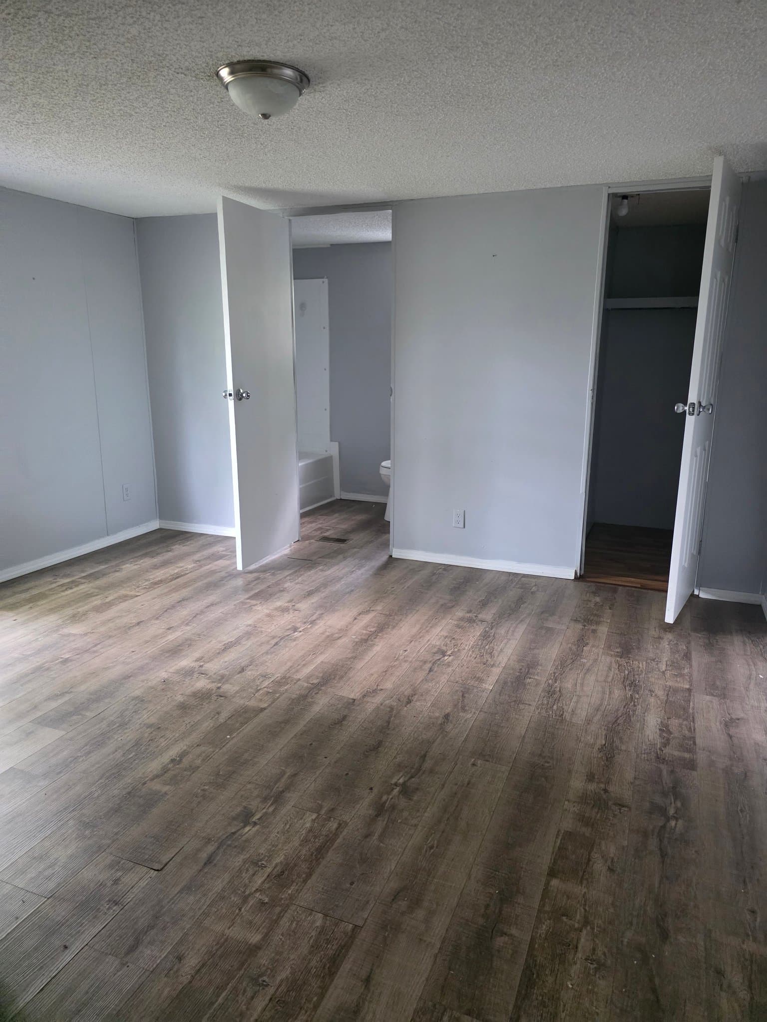 Cedar hill House: 8414 village green dr