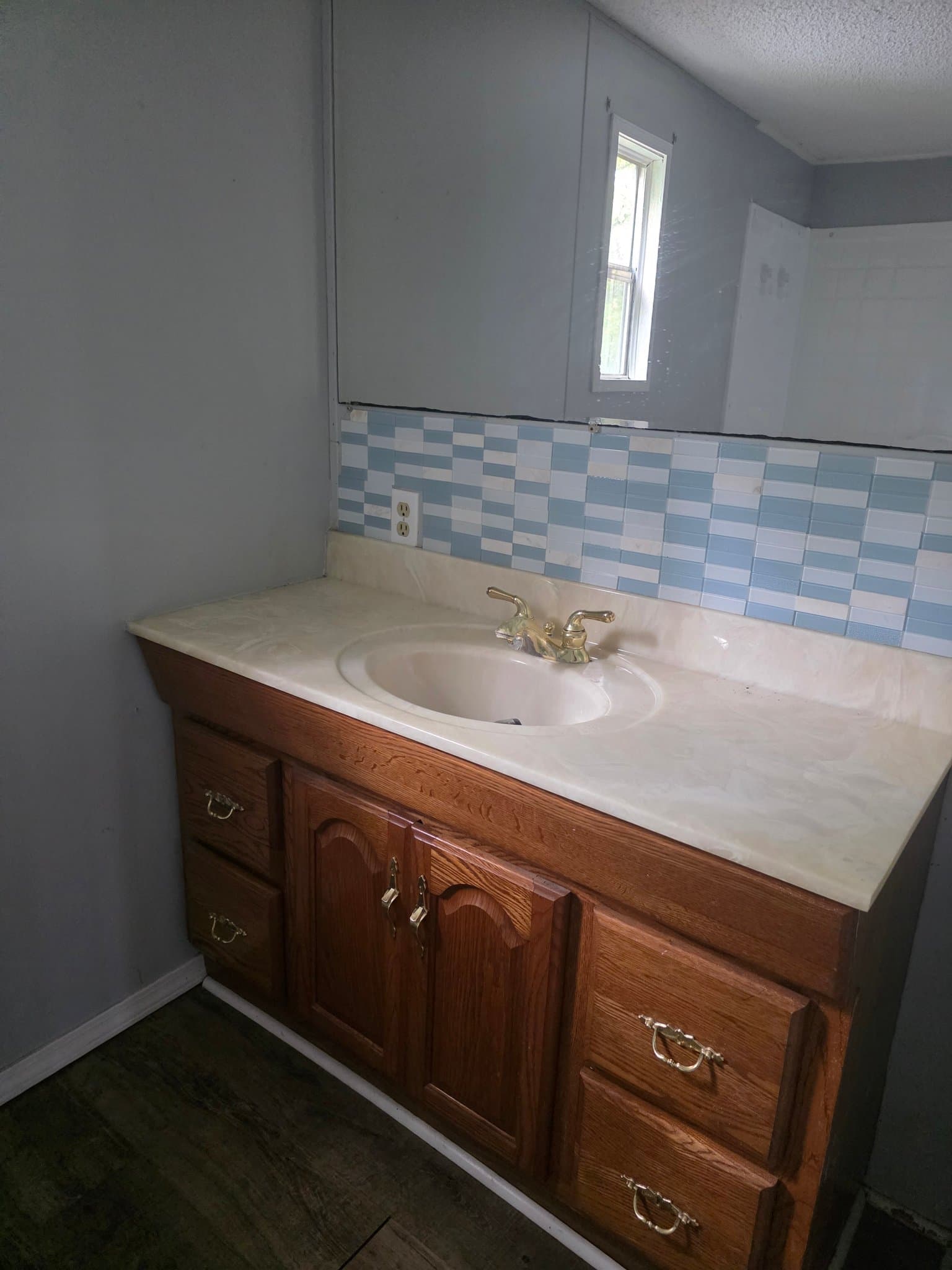 Cedar hill House: 8414 village green dr