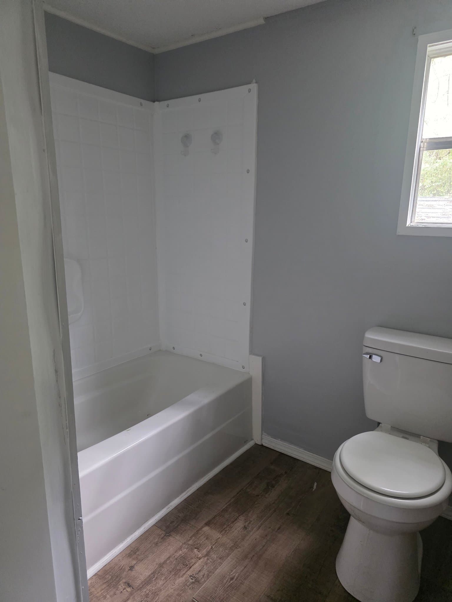 Cedar hill House: 8414 village green dr