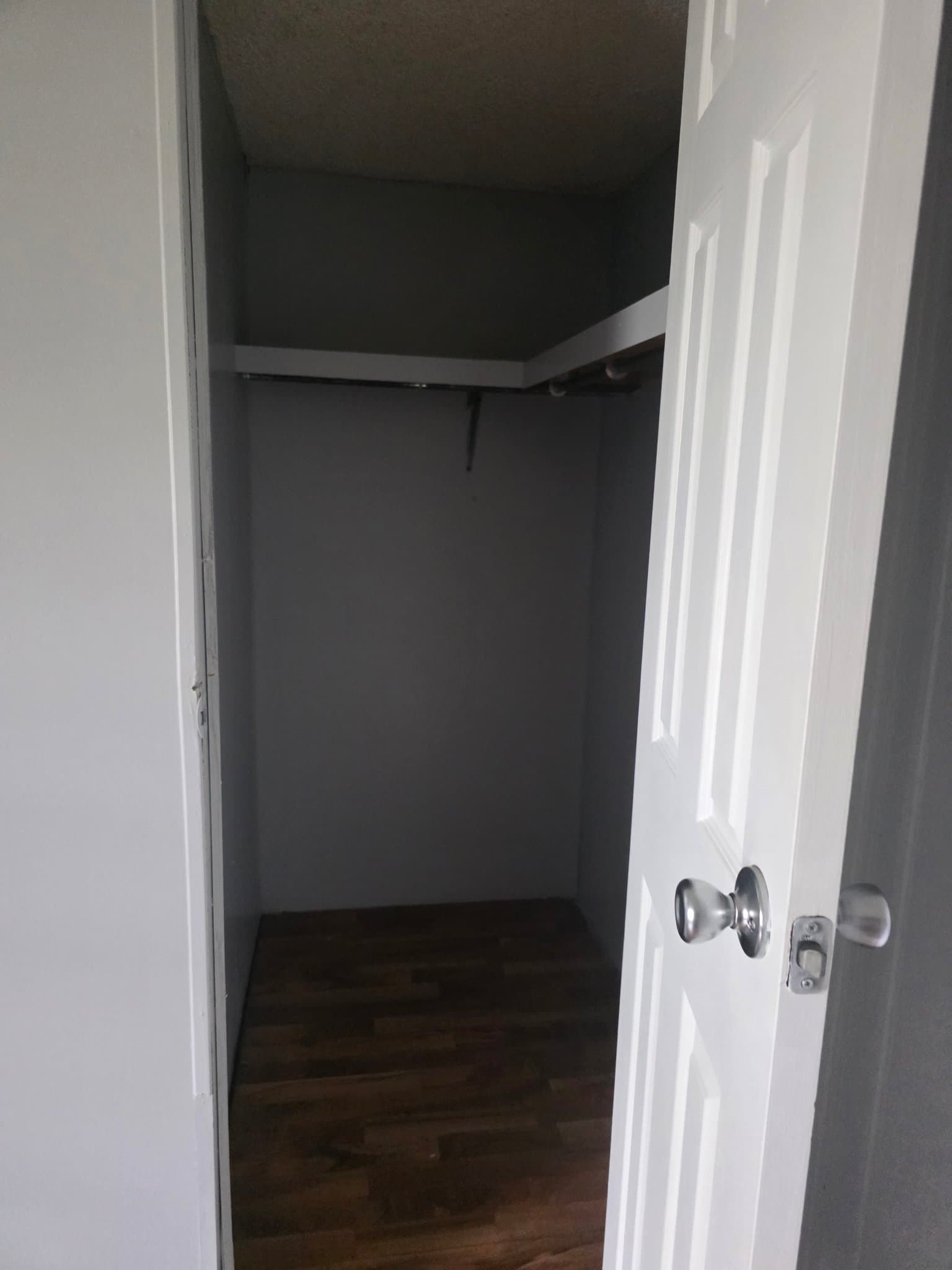 Cedar hill House: 8414 village green dr