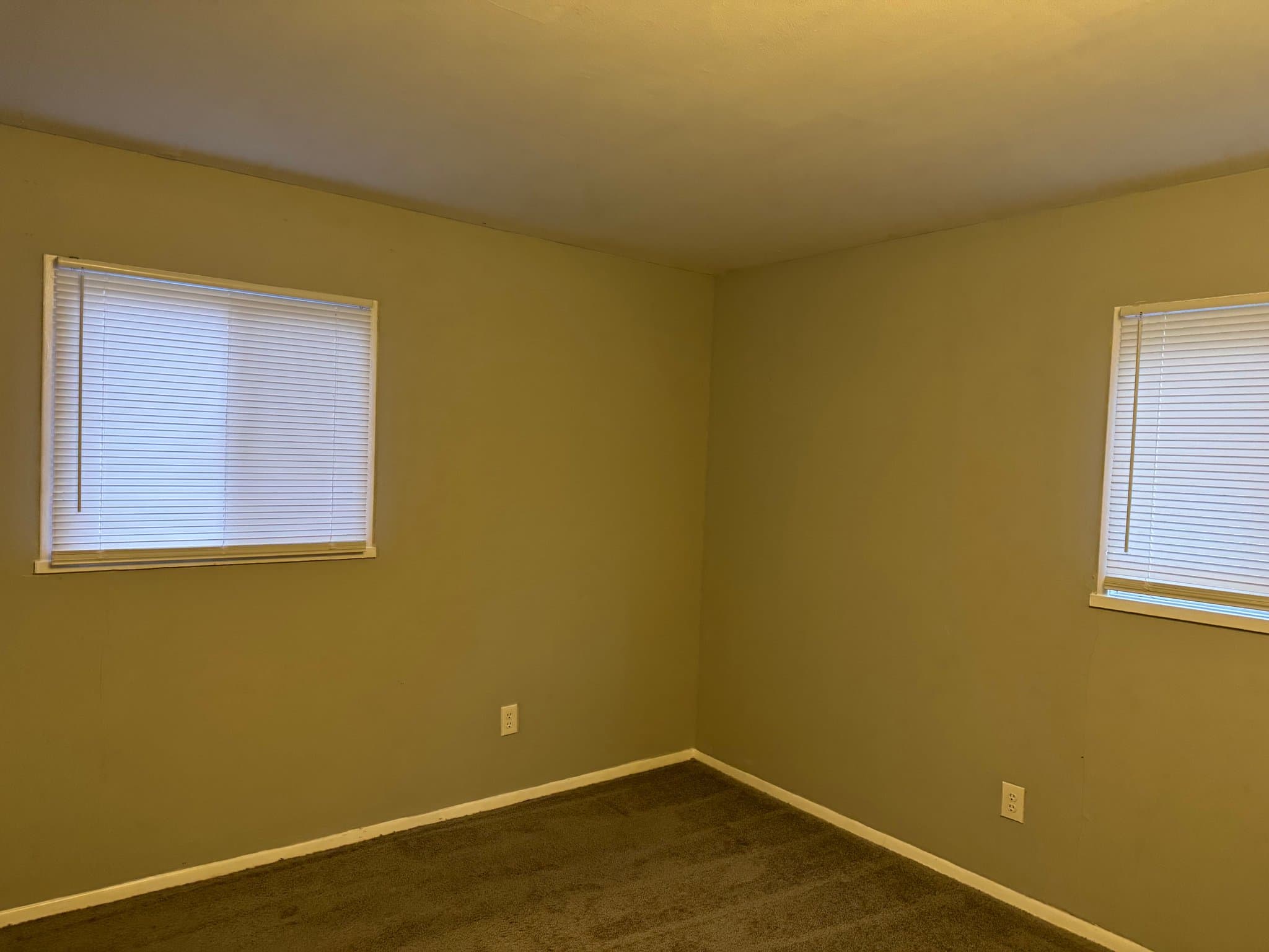 Independence House: 1521 N Hocker Ave