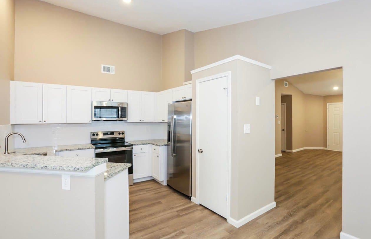 Cedar Hill Apartment: 526 Sims Dr