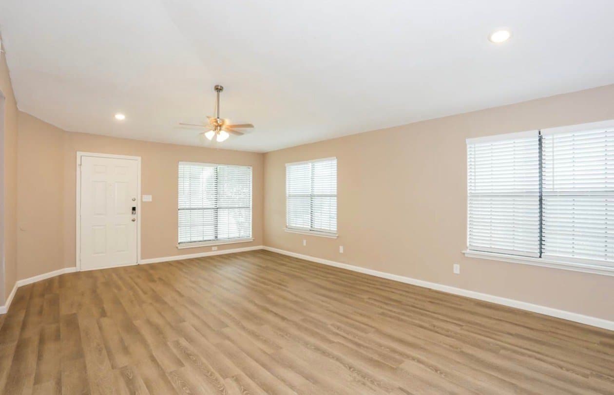 Cedar Hill Apartment: 526 Sims Dr