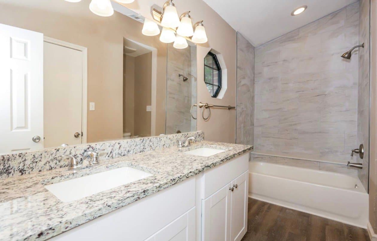 Cedar Hill Apartment: 526 Sims Dr