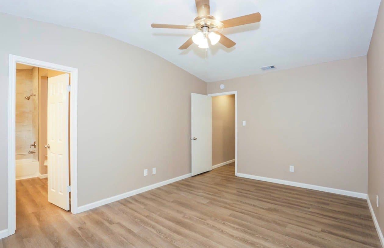 Cedar Hill Apartment: 526 Sims Dr