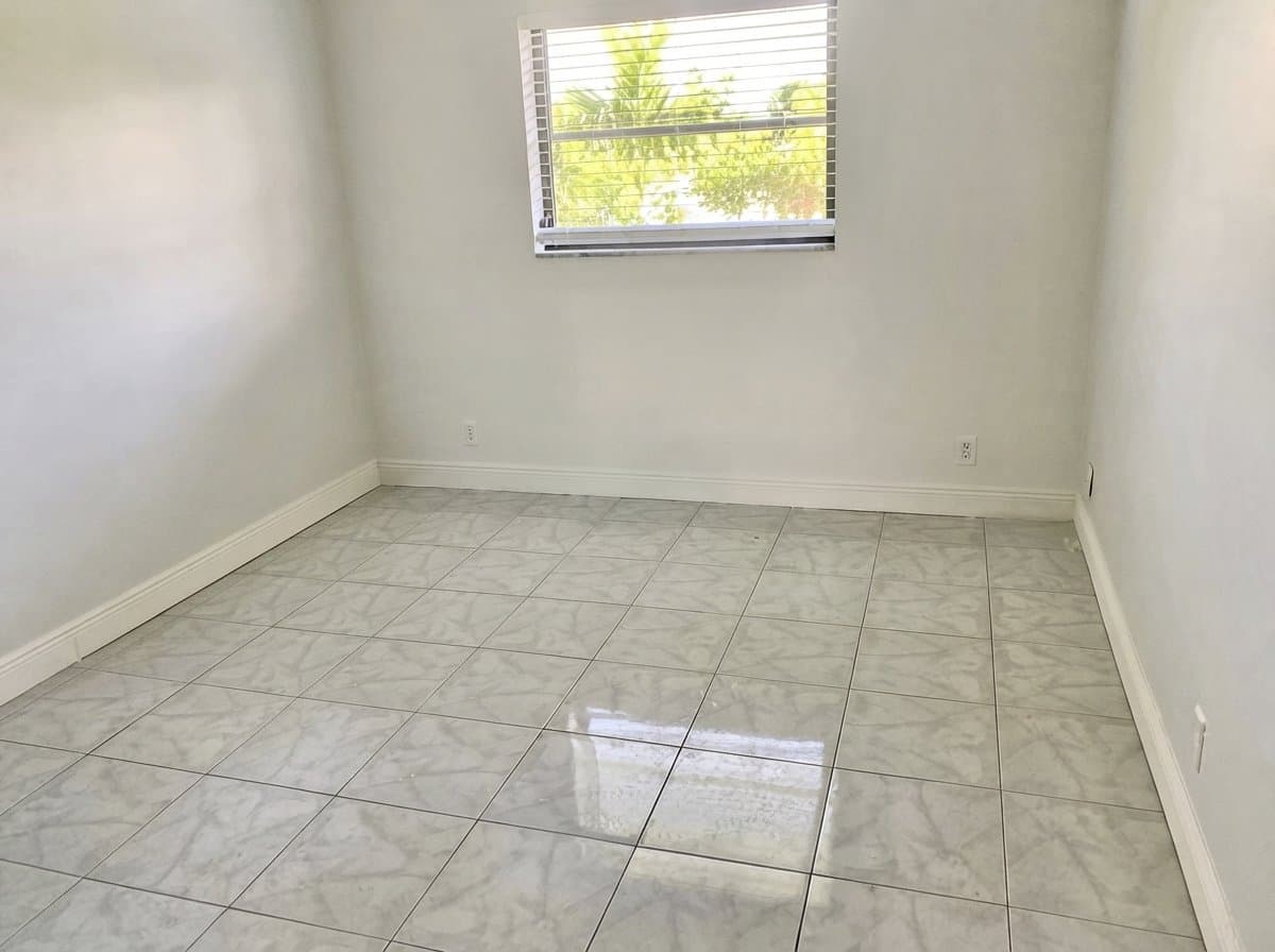 Boca Raton Condo: 260 NW 19th St