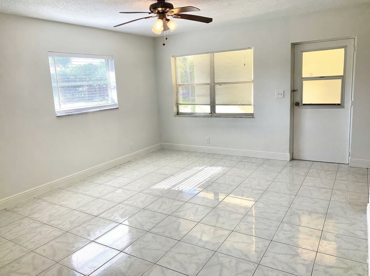 Boca Raton Condo: 260 NW 19th St