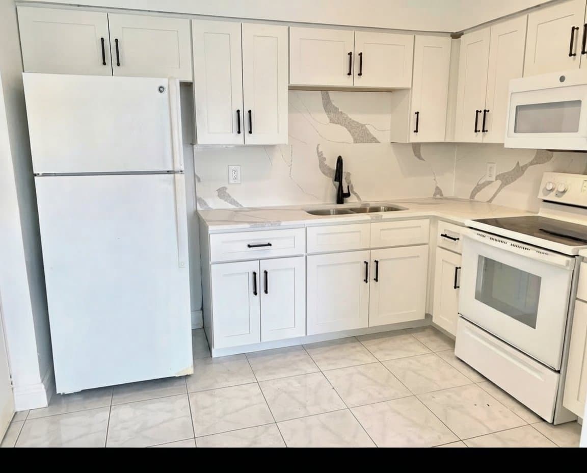 Boca Raton Condo: 260 NW 19th St