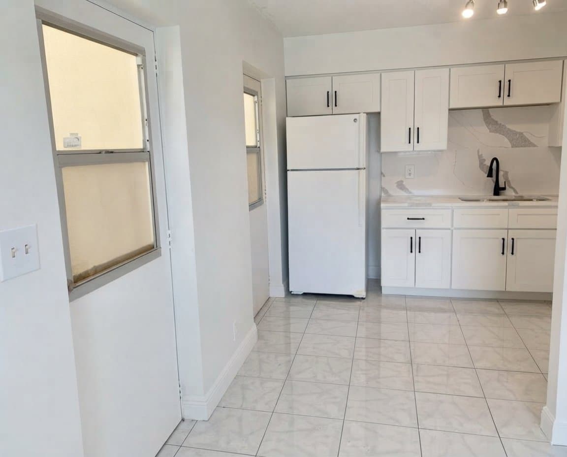 Boca Raton Condo: 260 NW 19th St