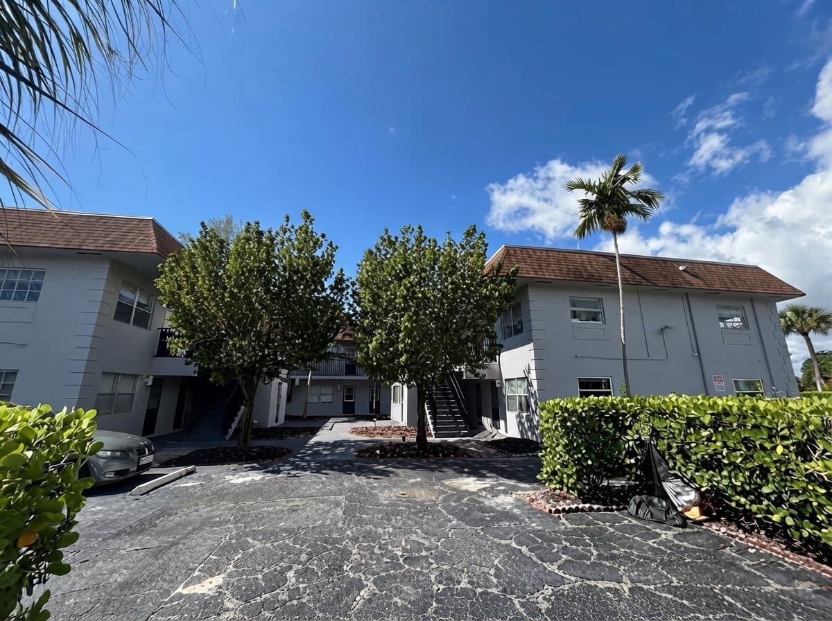 Boca Raton Condo: 260 NW 19th St
