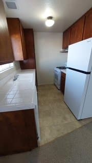 Hawthorne Apartment: 4040 W. 130th Street