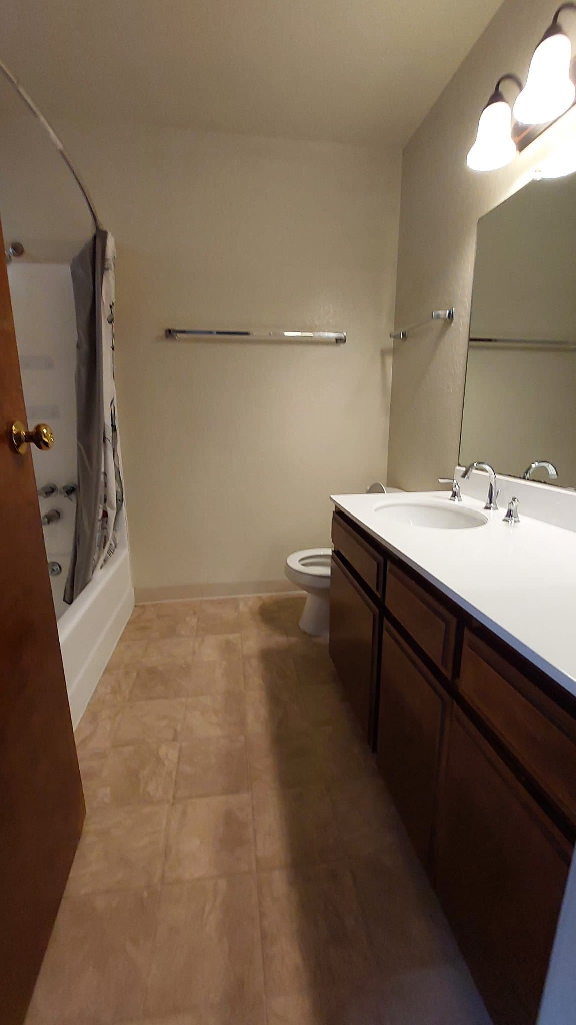 Hawthorne Apartment: 4040 W. 130th Street
