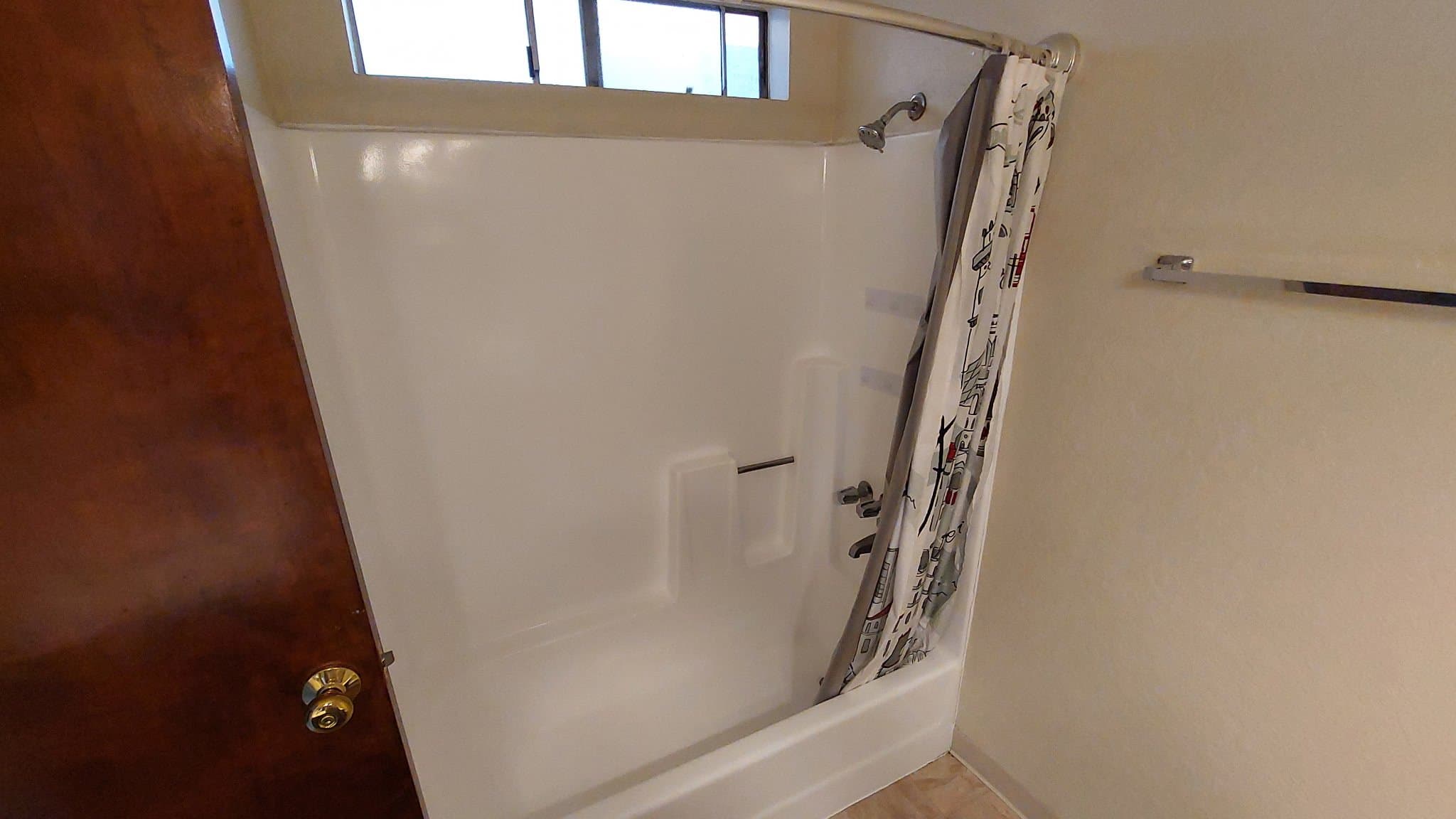 Hawthorne Apartment: 4040 W. 130th Street