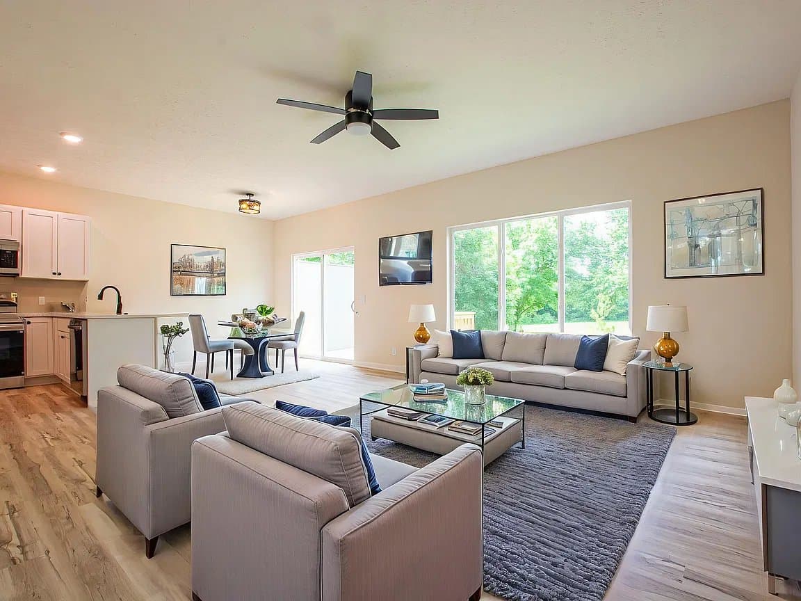 Omaha House: 7114 N 79th Ct