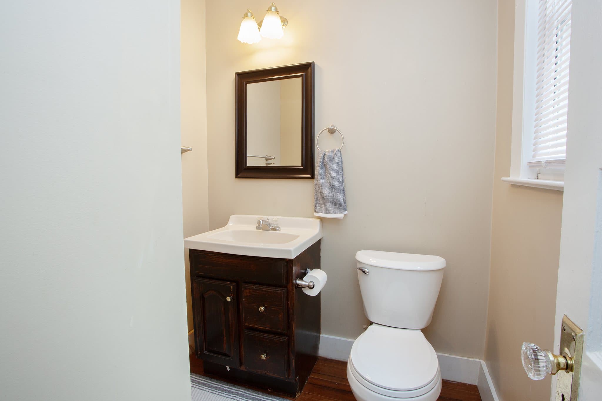 Simsbury House: 19 Fairview St