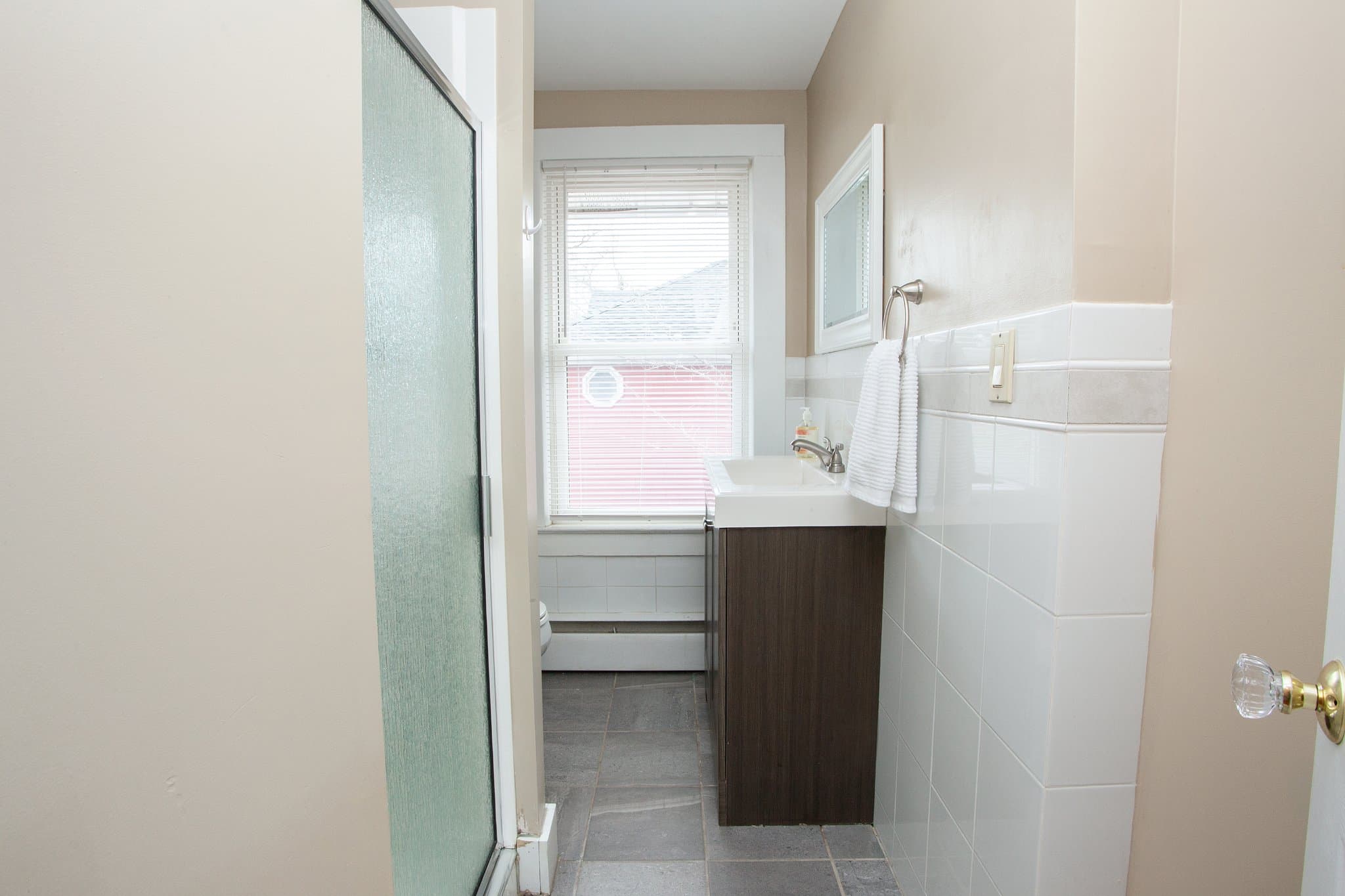 Simsbury House: 19 Fairview St