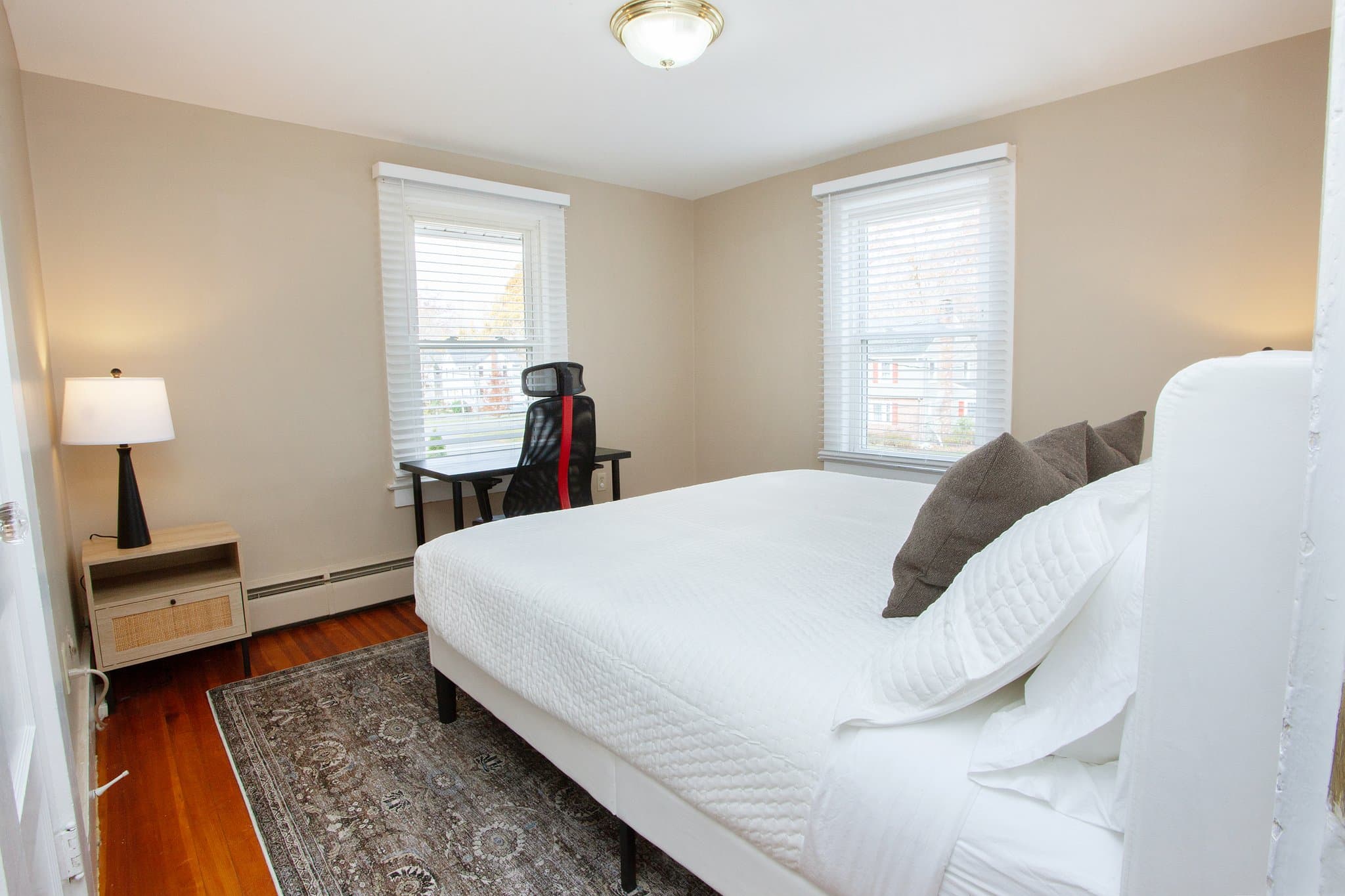 Simsbury House: 19 Fairview St