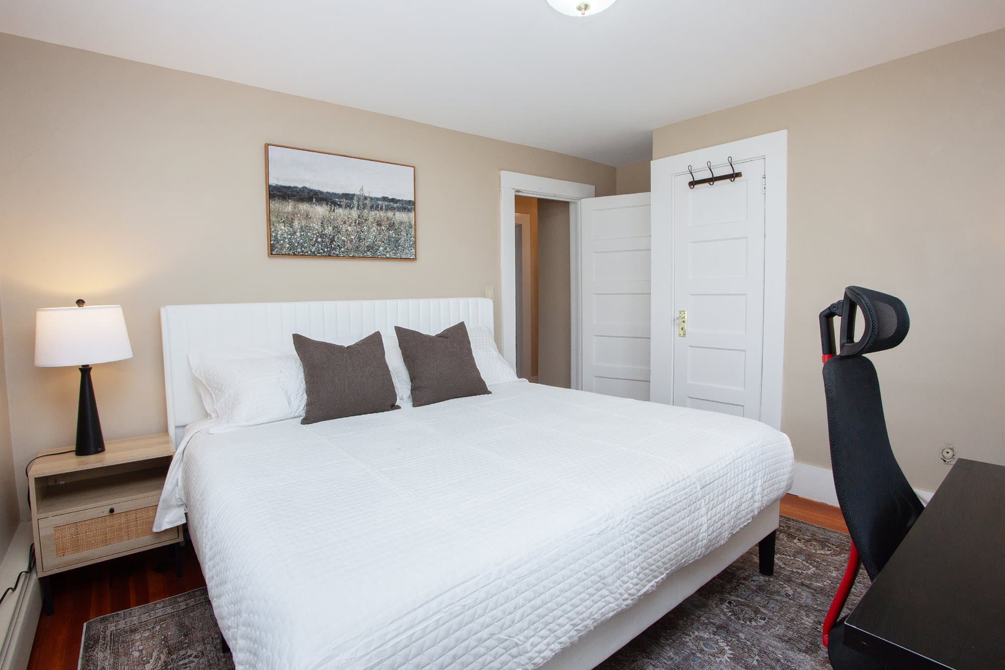 Simsbury House: 19 Fairview St