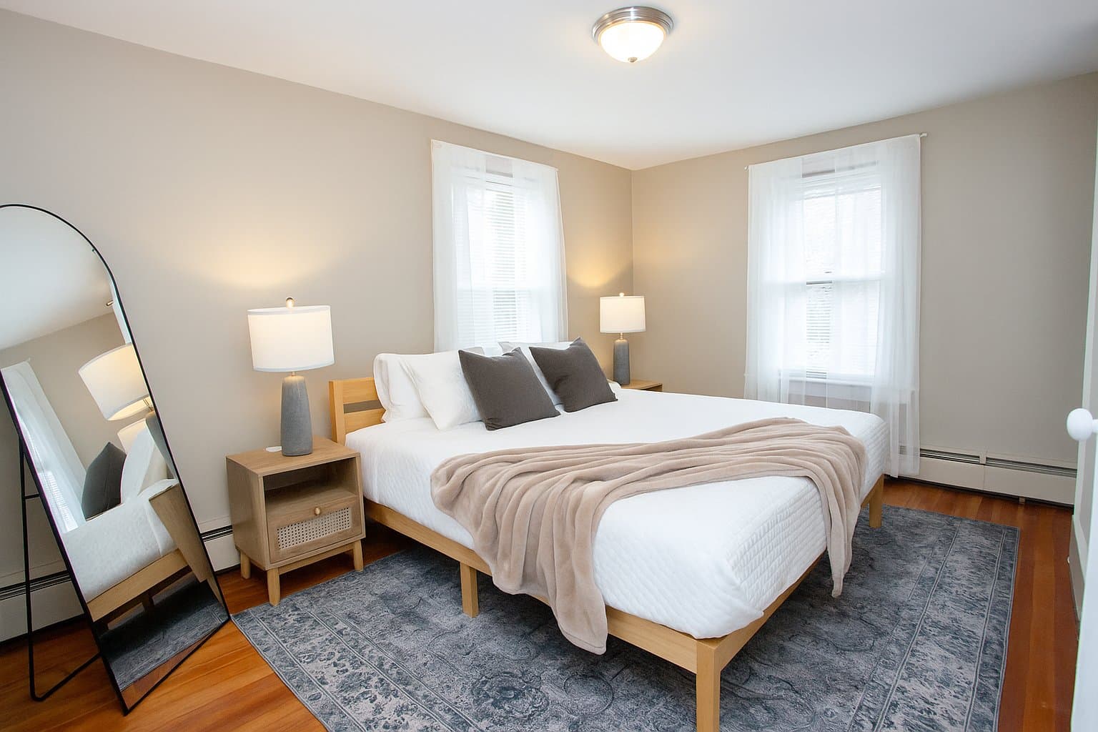 Simsbury House: 19 Fairview St
