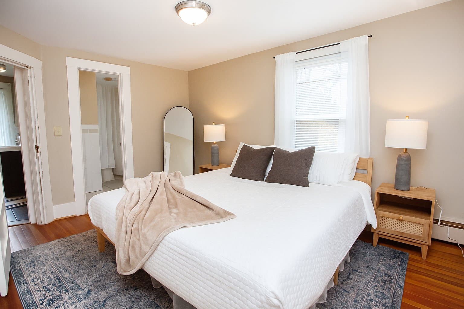 Simsbury House: 19 Fairview St