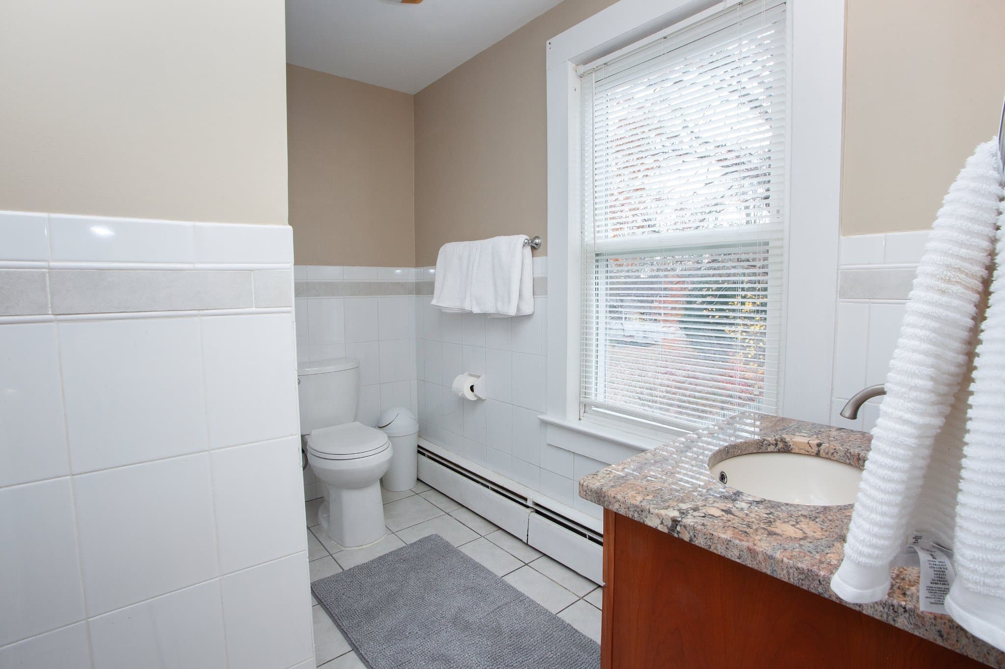 Simsbury House: 19 Fairview St