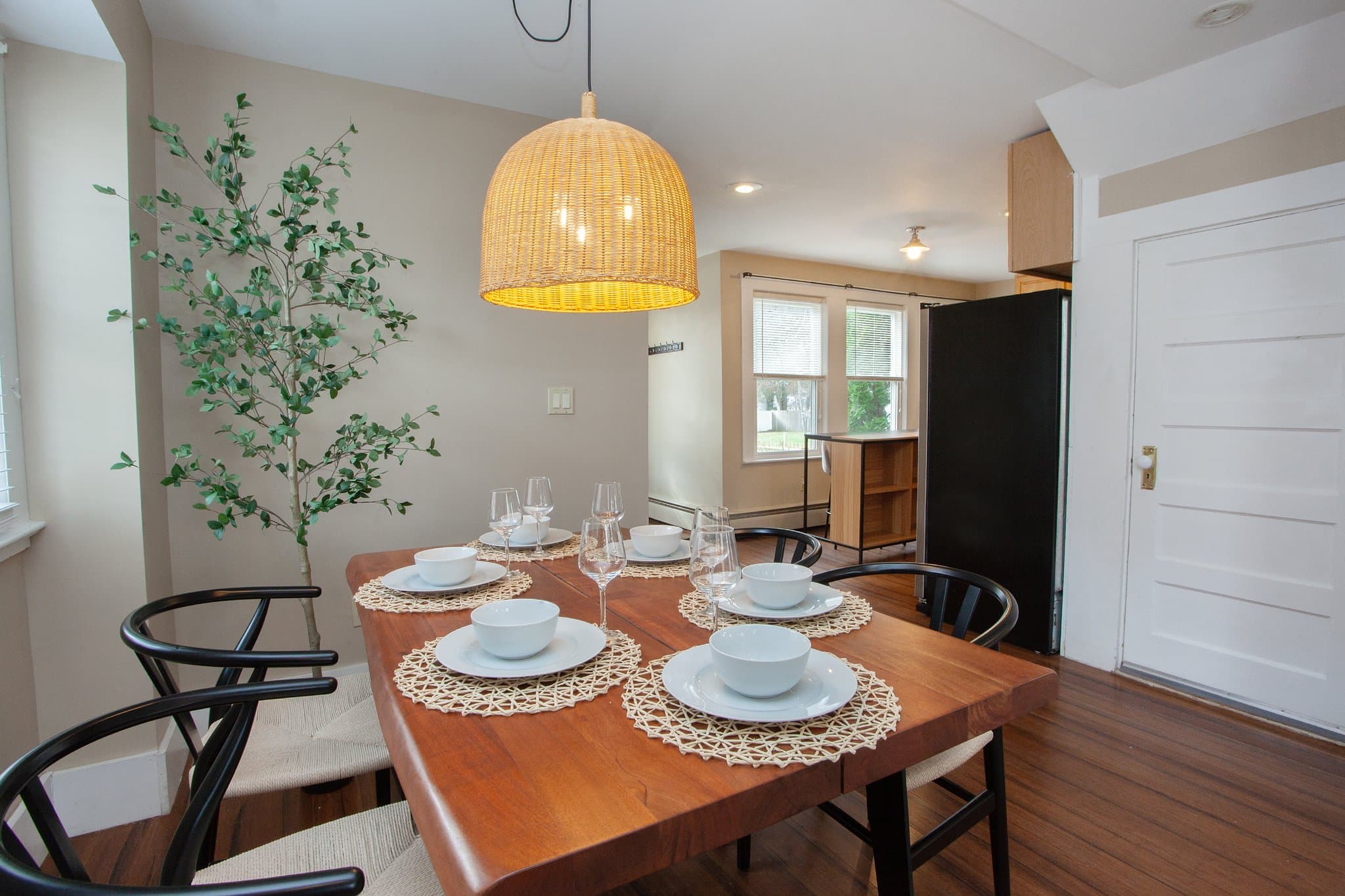 Simsbury House: 19 Fairview St