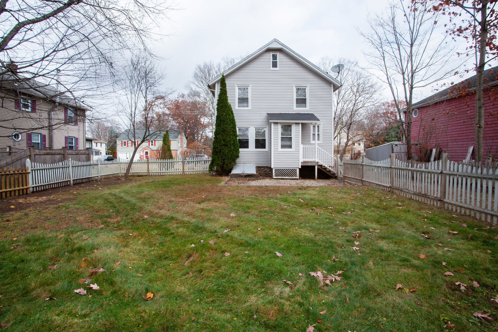 Simsbury House: 19 Fairview St