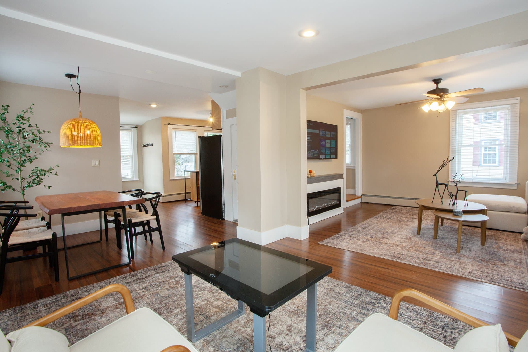 Simsbury House: 19 Fairview St