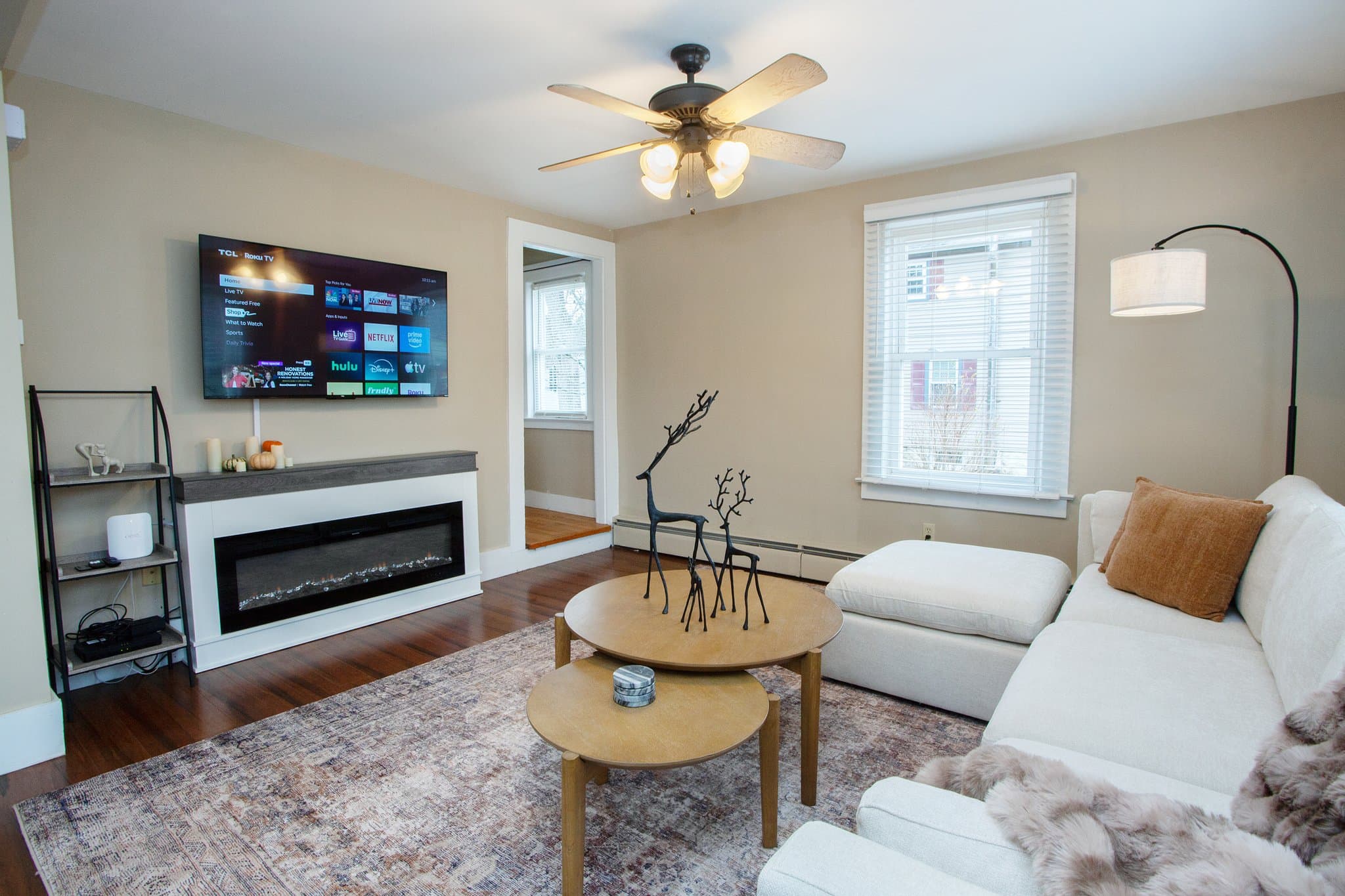 Simsbury House: 19 Fairview St