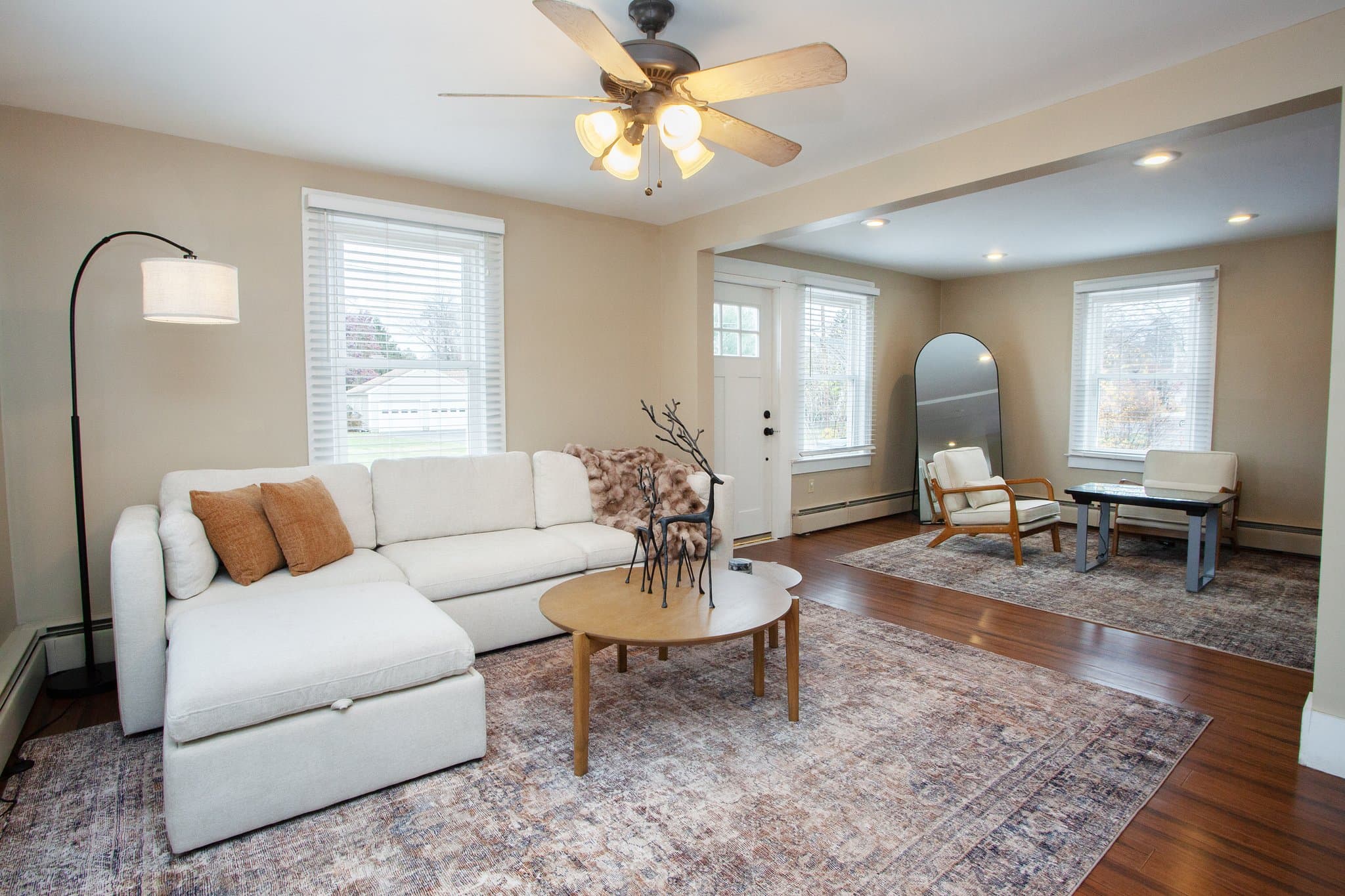 Simsbury House: 19 Fairview St