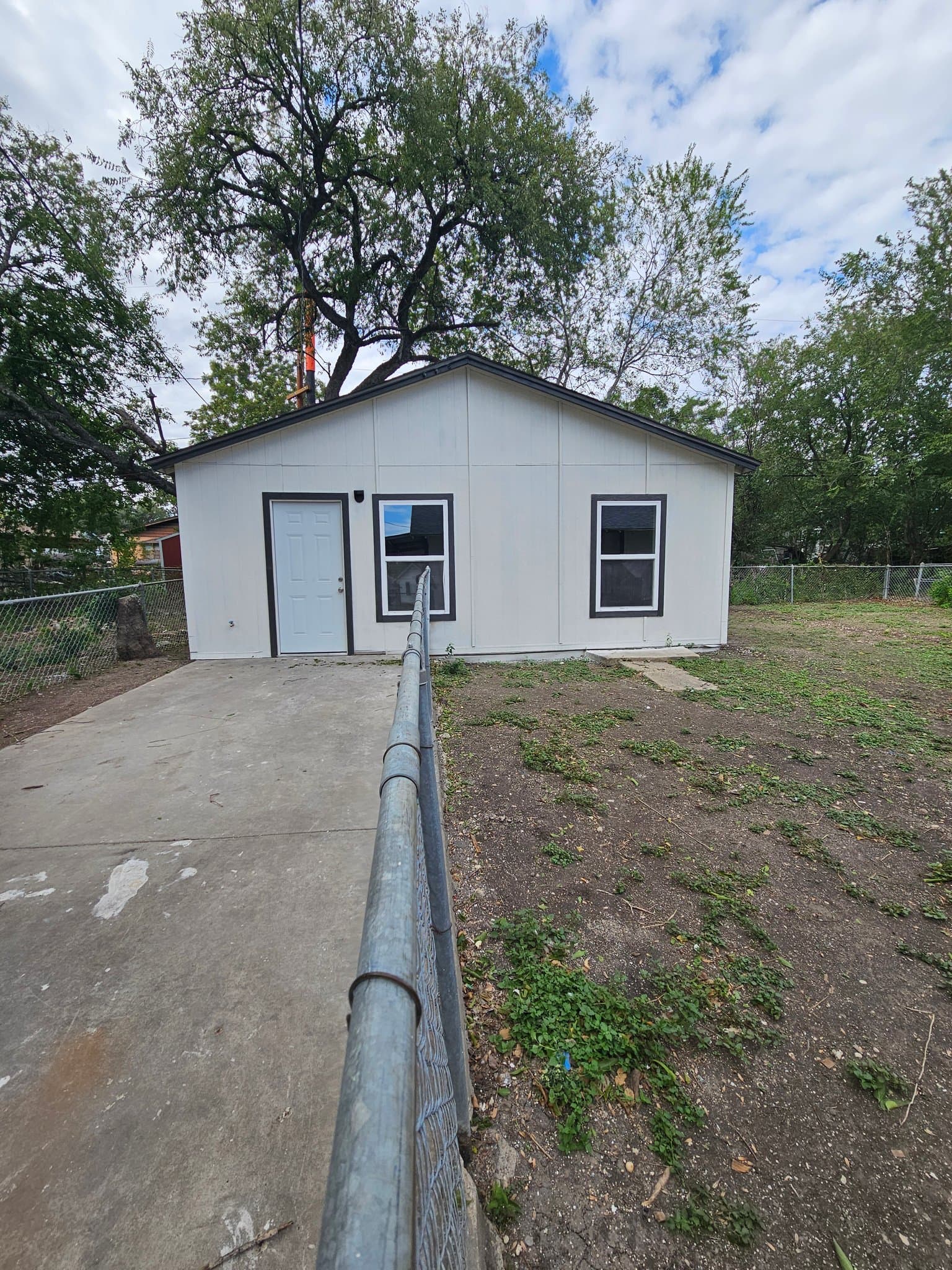 San Antonio Townhome: 215 Lyric St