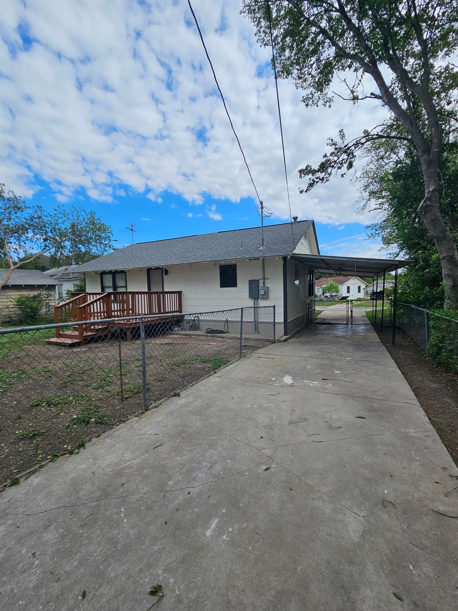 San Antonio Townhome: 215 Lyric St