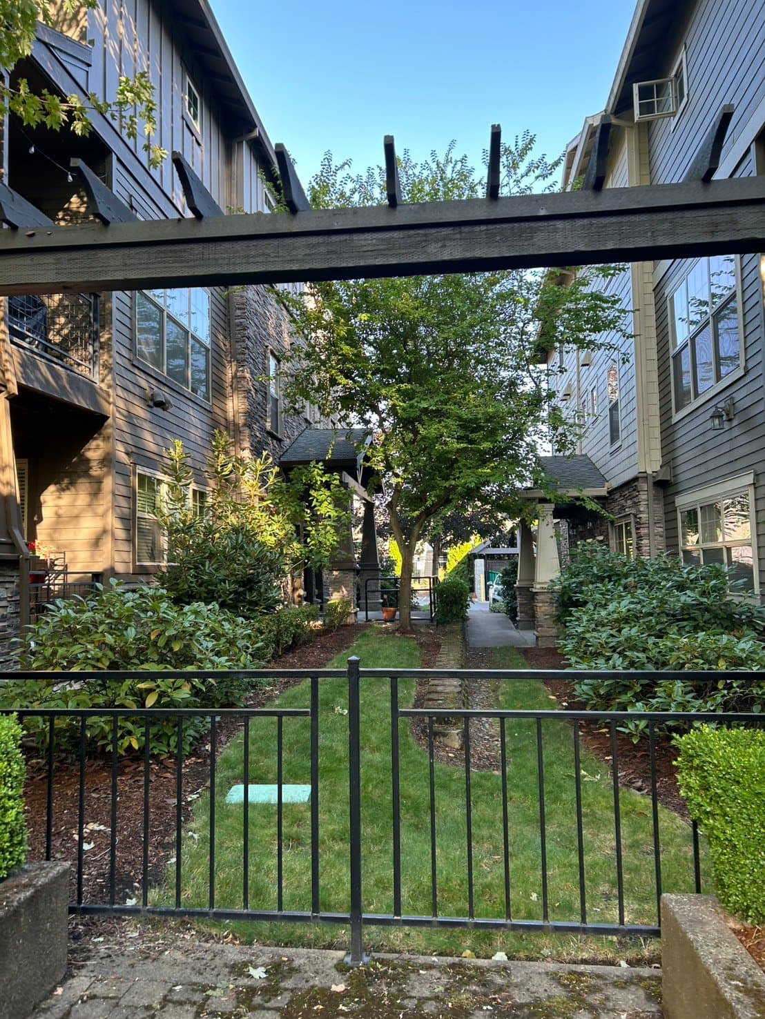 Beaverton Condo: 600 NE Newstead Ln