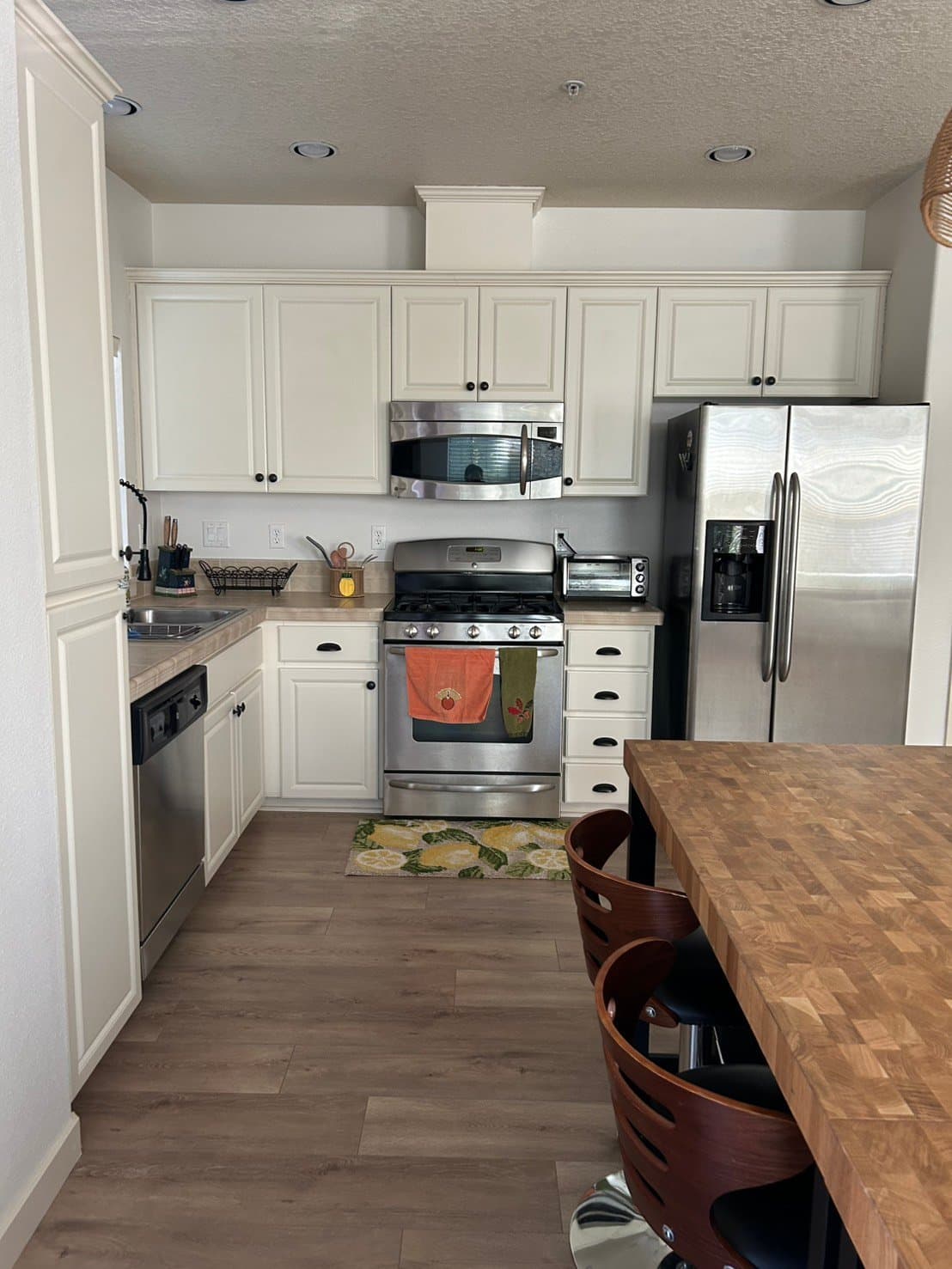 Beaverton Condo: 600 NE Newstead Ln