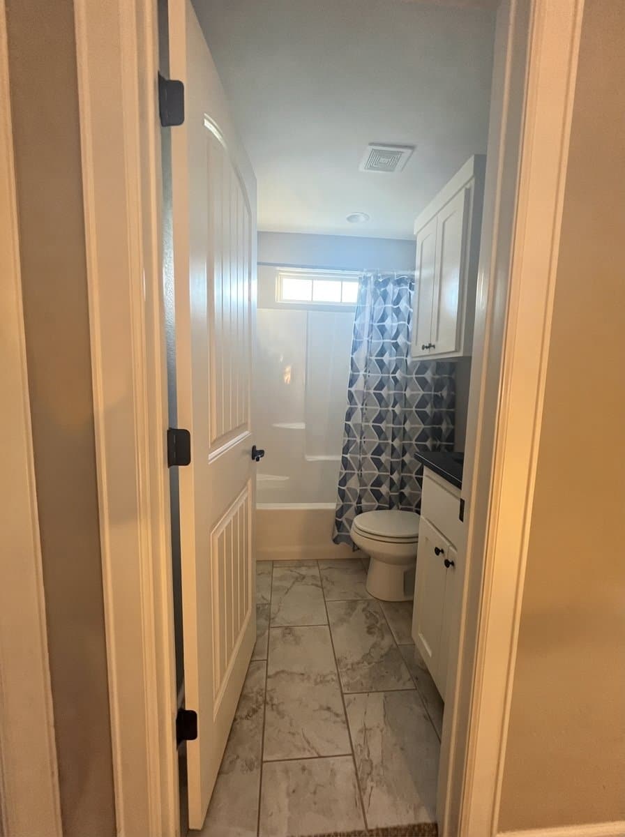 Prairie Grove House: 201 Kate Smith St