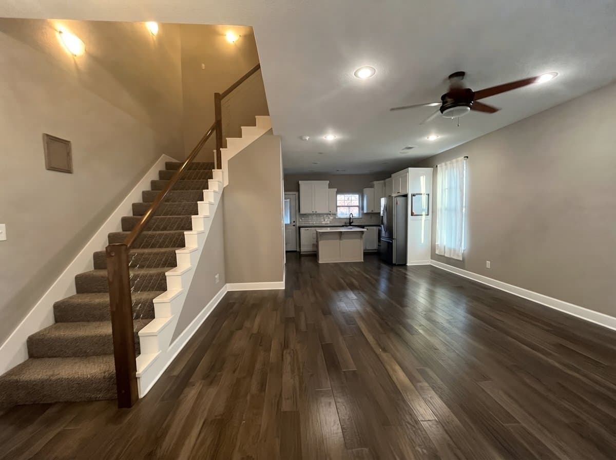 Prairie Grove House: 201 Kate Smith St