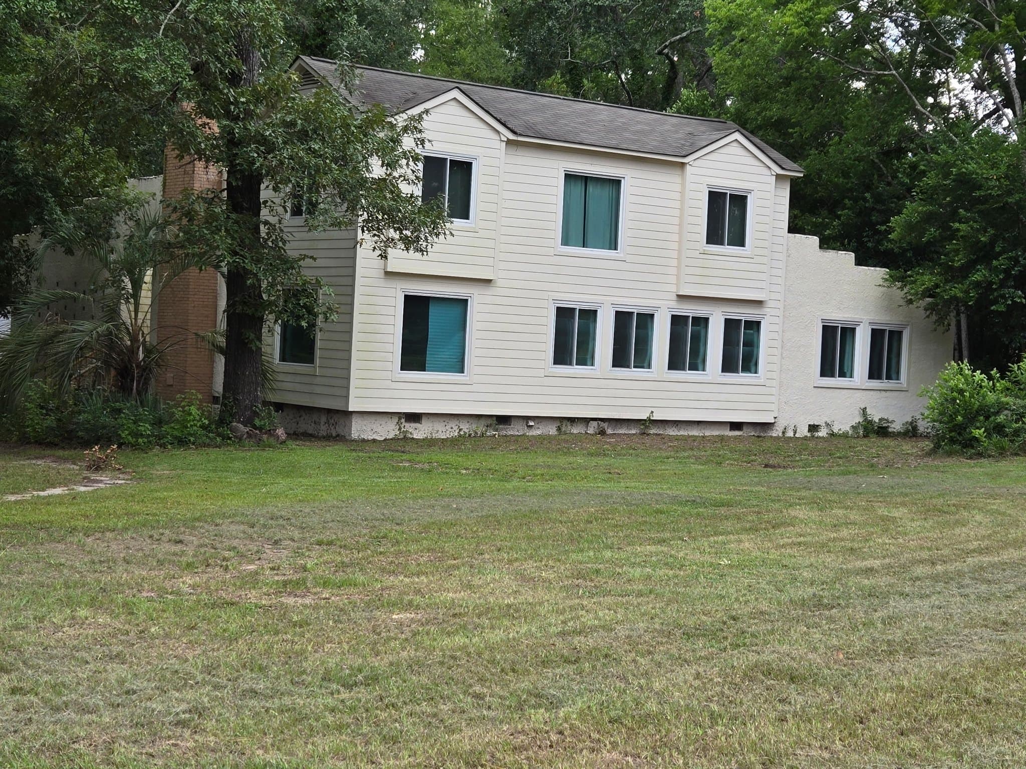 Wedgefield House: 6145 Yorkridge Dr