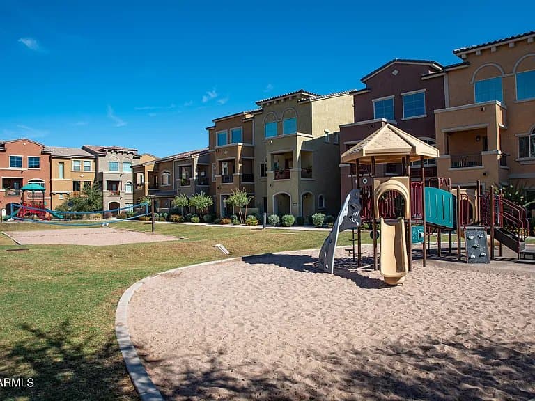 Gilbert Townhome: 240 W Juniper Ave