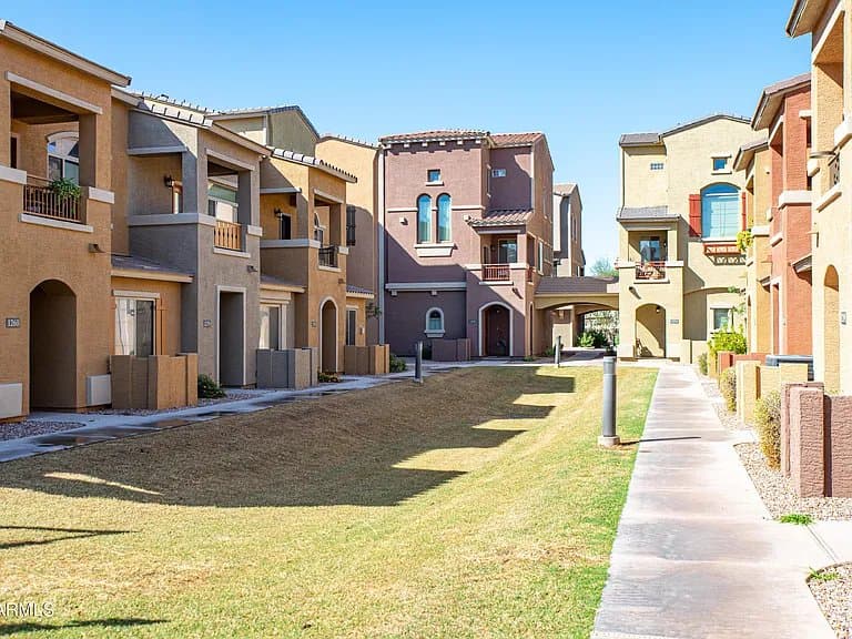 Gilbert Townhome: 240 W Juniper Ave