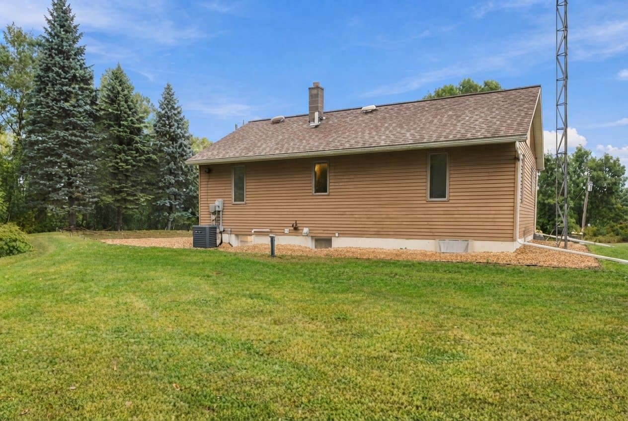 Frederic House: 20091 County Line Rd