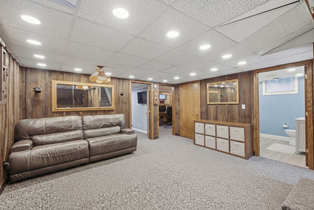 Frederic House: 20091 County Line Rd