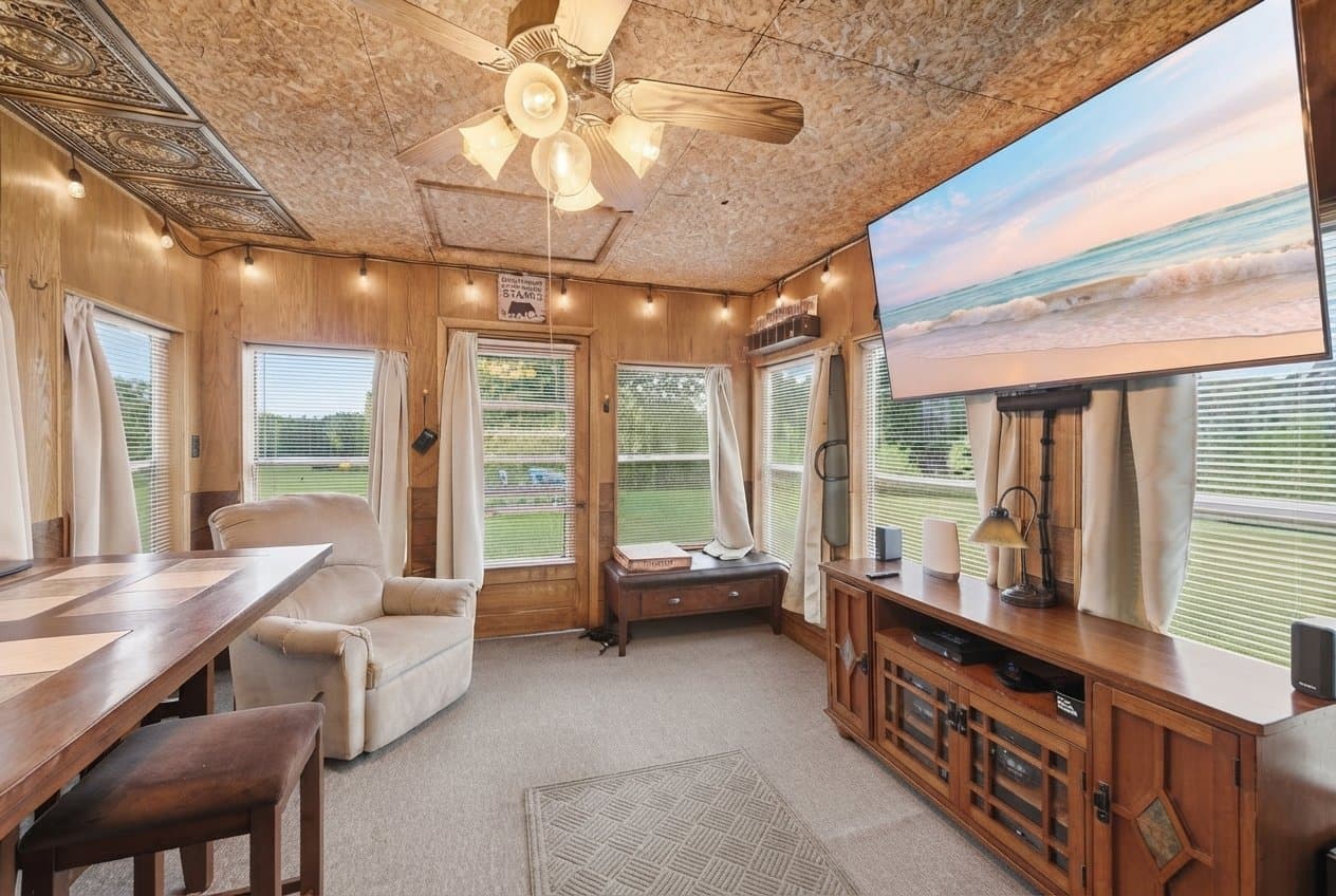 Frederic House: 20091 County Line Rd