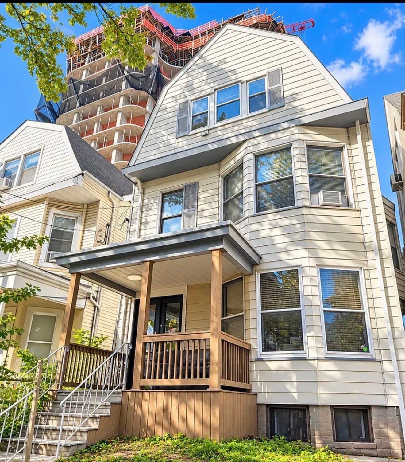 Jersey City House: 68 Van Reipen Ave