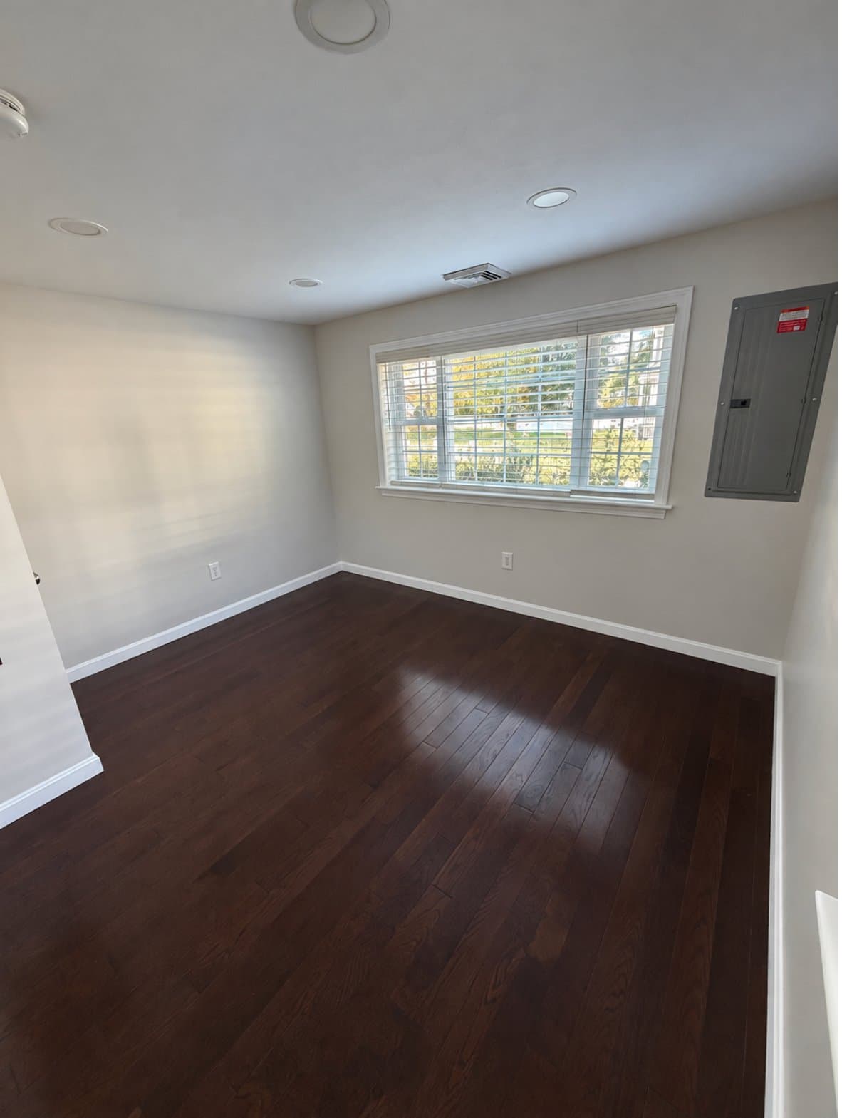 Tyngsborough House: 22 Forest Park Ave